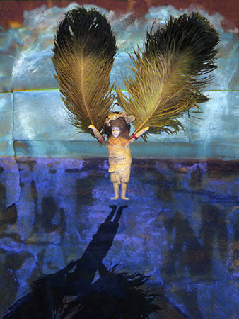 Mrs Bookser with wings / La se&ntilde;ora Bookser con alas